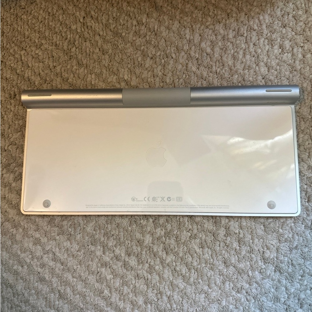 Apple Wireless Keyboard - Picture 2 of 2